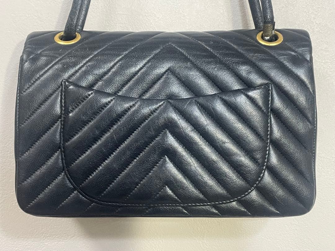 CHANELノベルティ シェブロン Vステッチ Wフラップ ショルダー