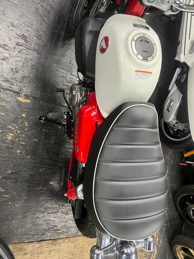 モンキー125 JB05ー**** から取り外し　新品タンク　傷なし