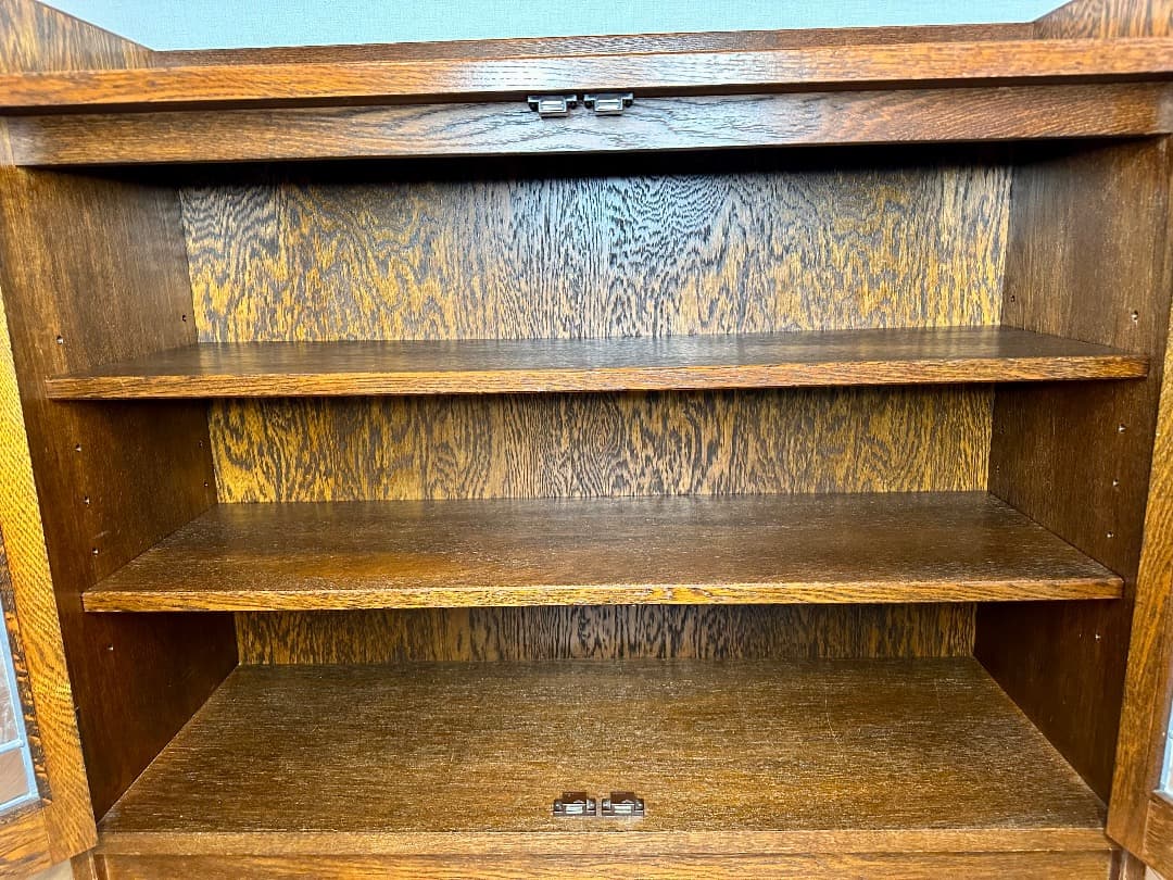 三越ブルージュ ガラスキャビネット ステンドグラス