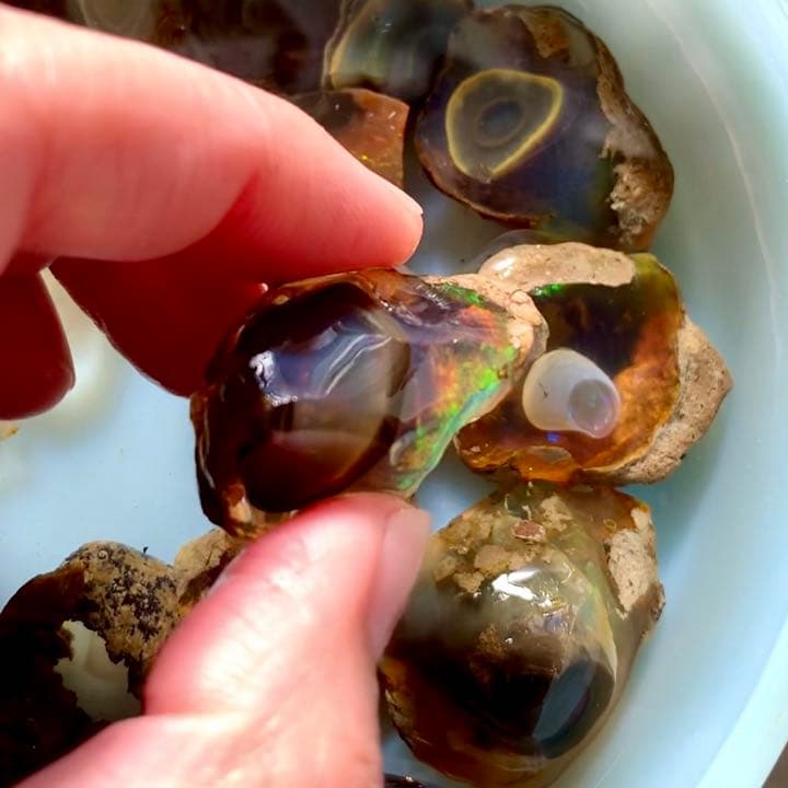 珍品\"センチュリーエッグ\"インオパール58ct/美遊色