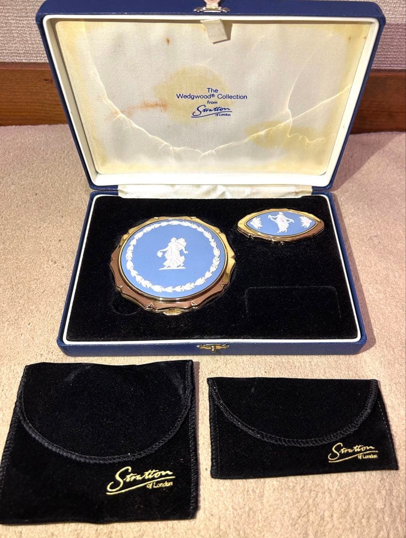 ウェッジウッドとストラットンのコラボコンパクトミラーセット