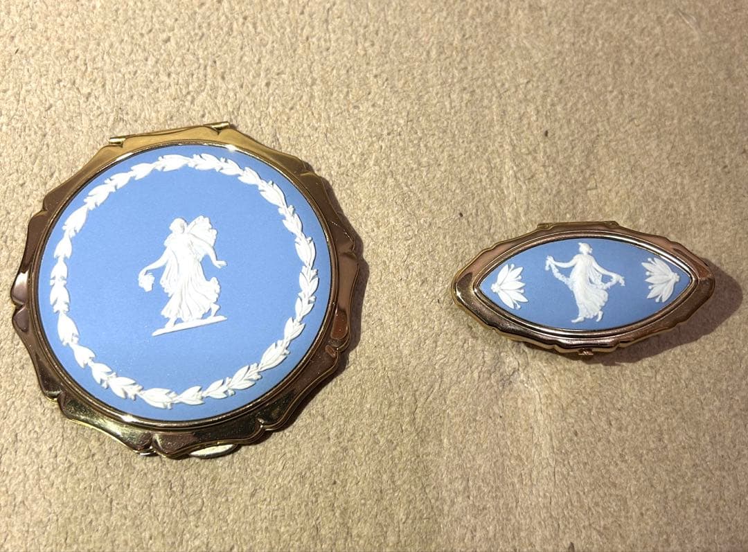 ウェッジウッドとストラットンのコラボコンパクトミラーセット