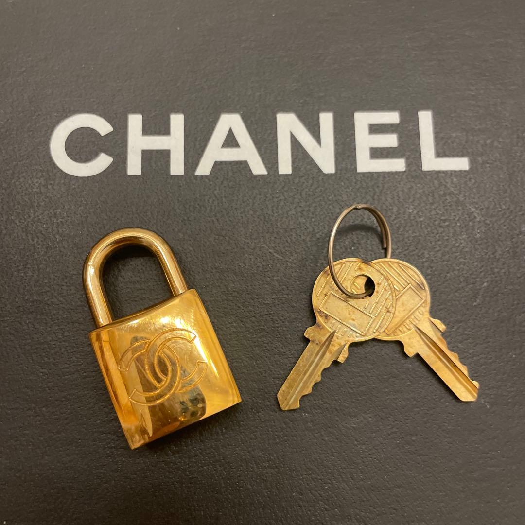 CHANEL ゴールド 南京錠