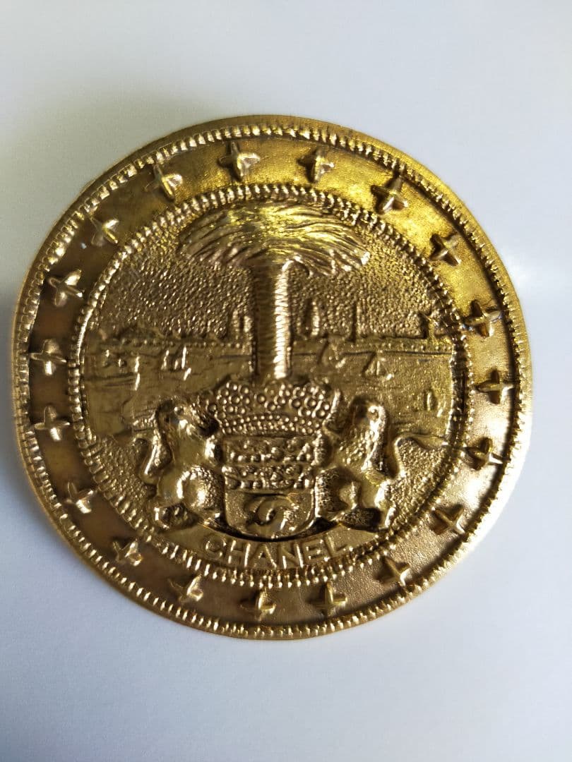 CHANEL パームツリー ライオン ピンバッジ