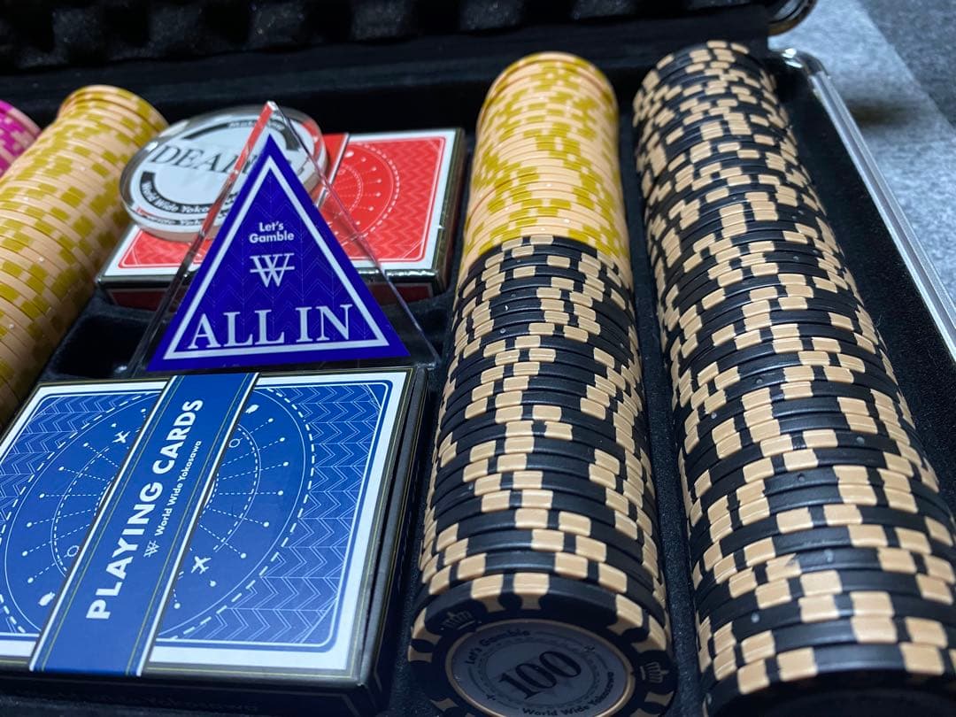 世界のヨコサワ ポーカーセット アルミケース入り オリジナルステッカーセット2種