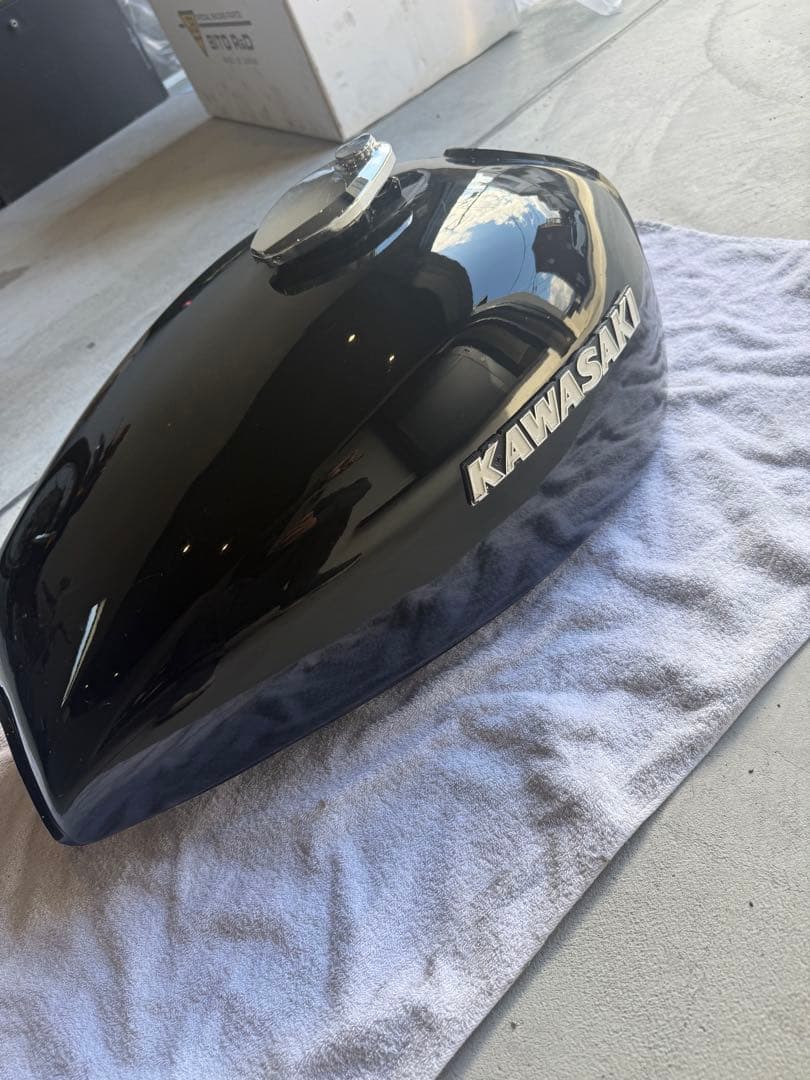 Kawasaki KZ1000 ガソリンタンク ピンゲル付き