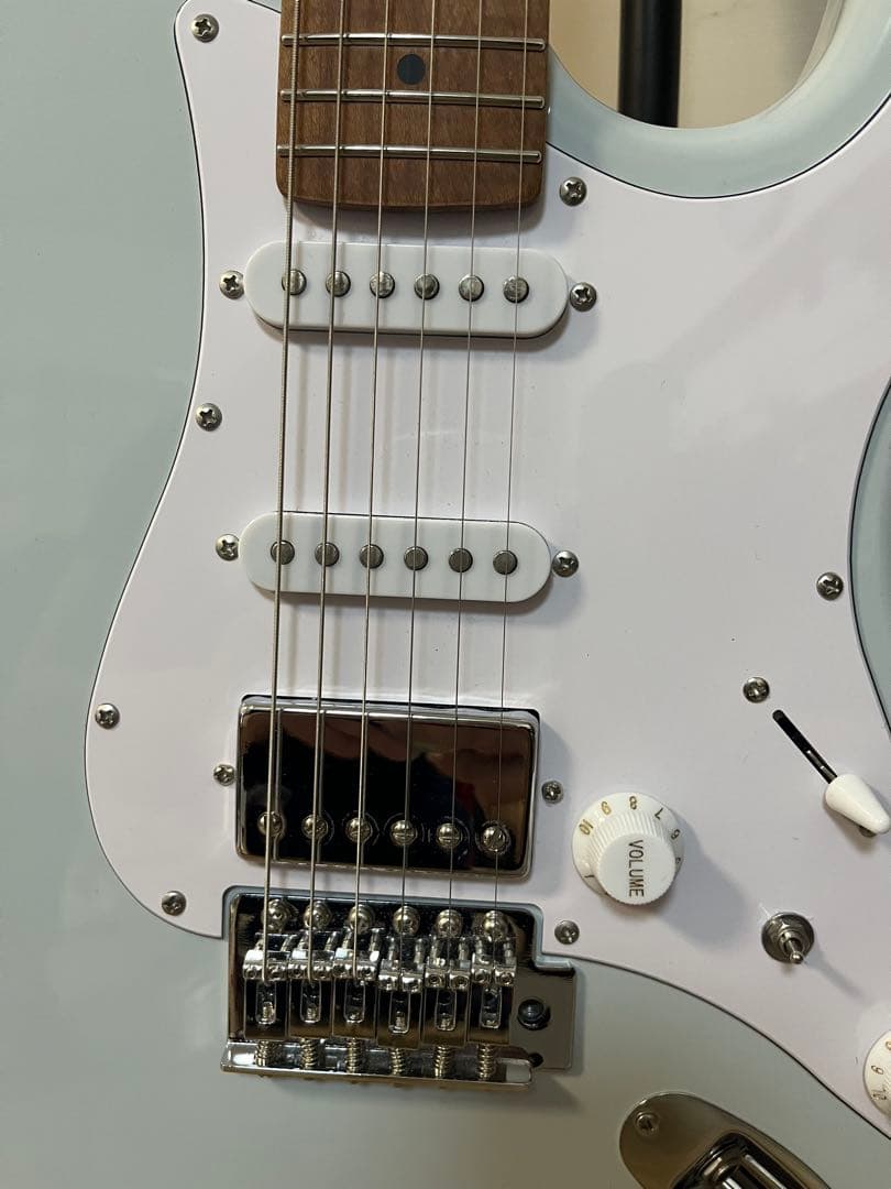 Eris. Nestia airy blue エレキギター