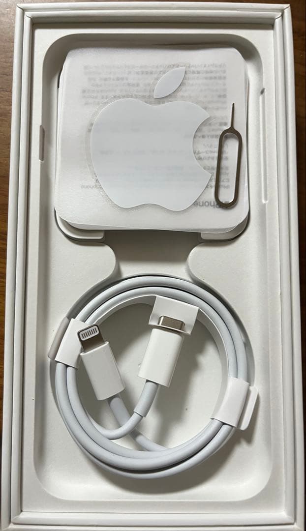 Apple iPhone SE 128GB 第３世代　ホワイト 本体