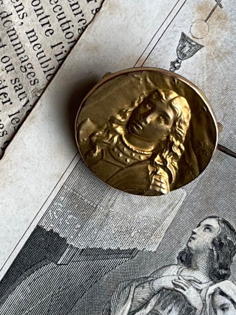 ジャンヌダルクのブローチ　フランスアンティーク　ゴールドプレートフィックス未使用