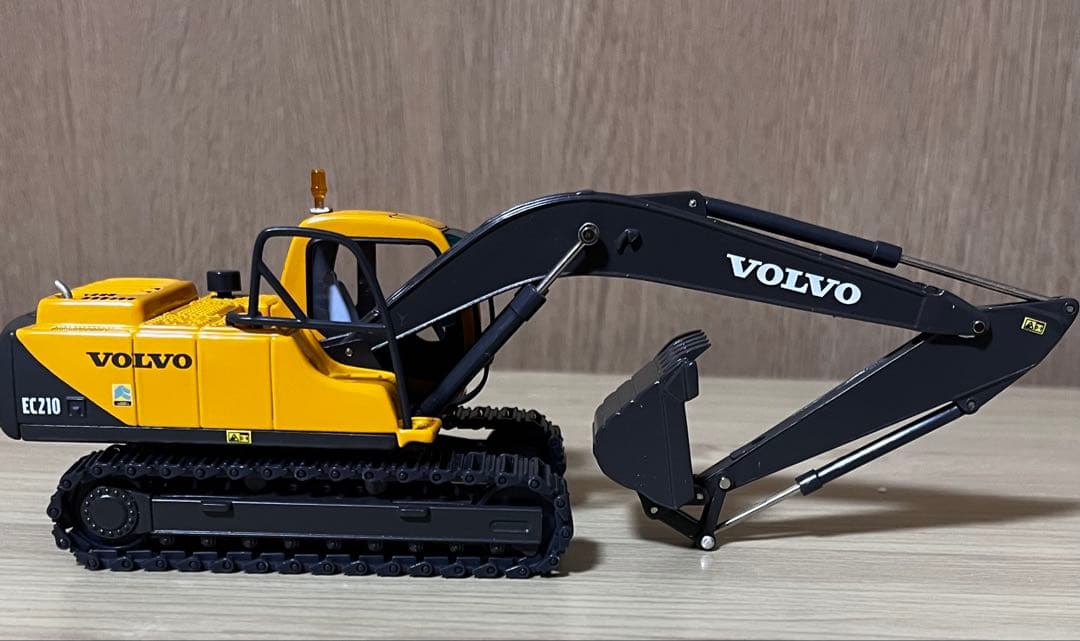 建機 VOLVO EC210 油圧ショベル 1/50 ミニチュア おまけ付き！