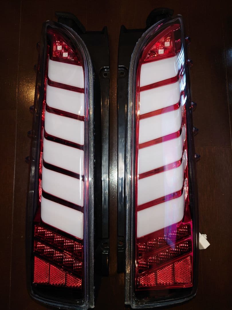 ZERO HOUSE製　ハイエース テールランプ