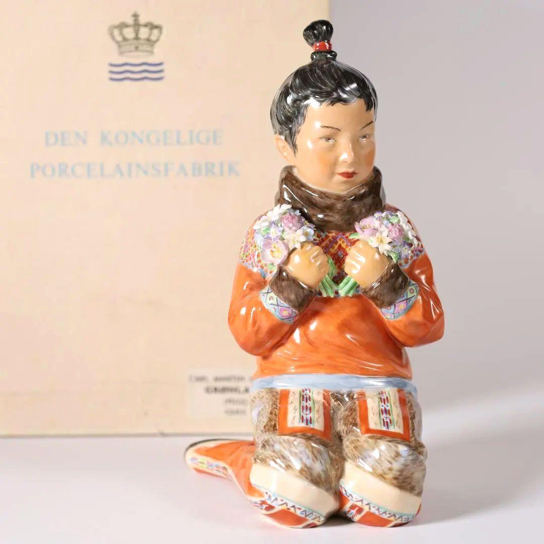 ロイヤルコペンハーゲン民族衣装フィギュリン グリーンランドの少女No.12415