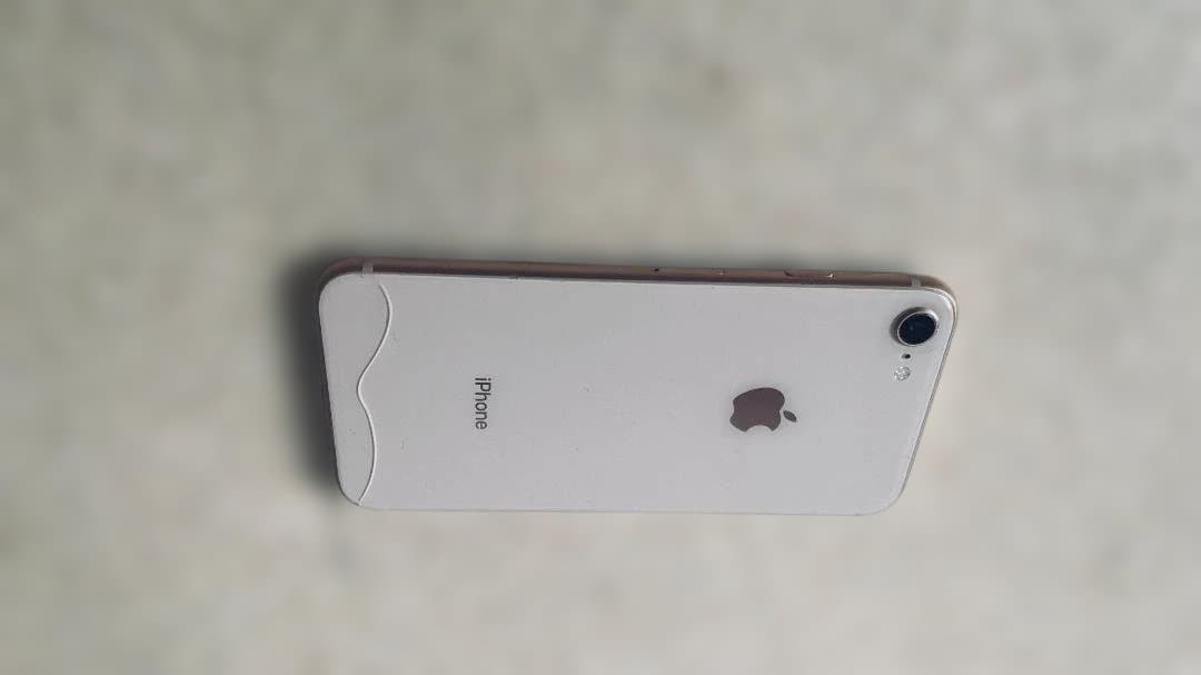 S*）様 iPhone 8 256GB SIMフリー 本体 (バッテリー交換推奨