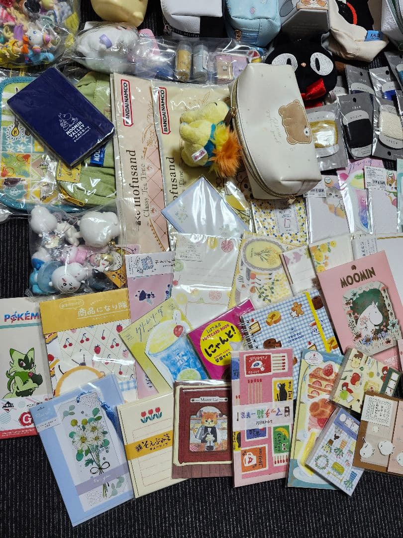 ポケモン　ちいかわ　サンリオ　メモ帳　筆箱　糸　すみっコぐらし　まとめ売り