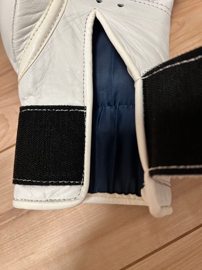 Winning ボクシンググローブ 8 oz ホワイト