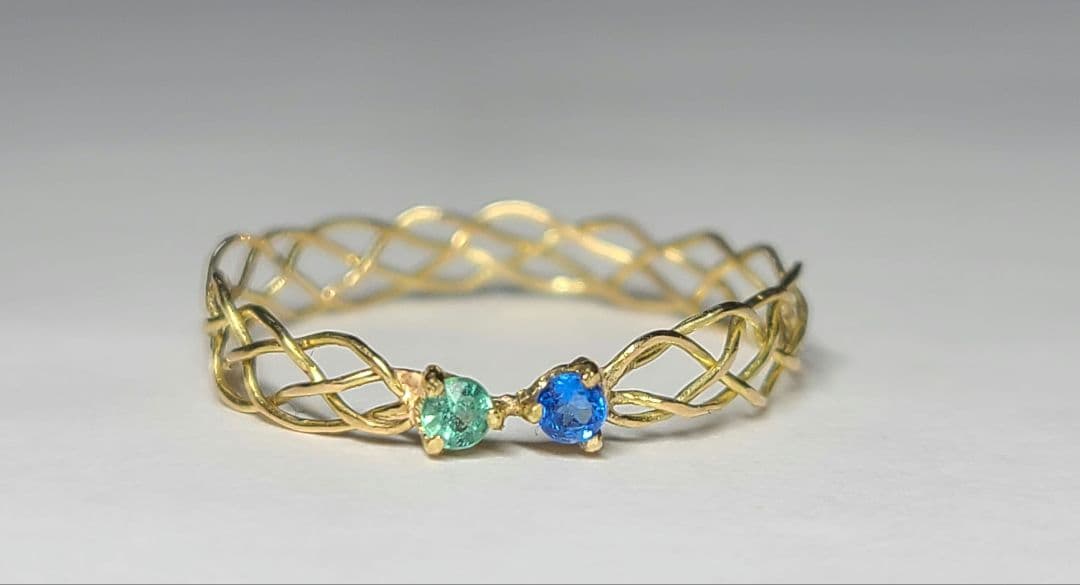 素晴らしい煌めきのリボンさん★パライバトルマリン&アウイナイト18金編み込み★