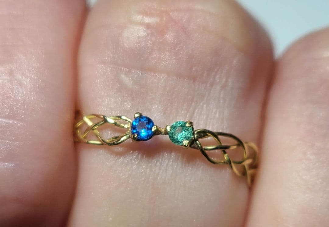 素晴らしい煌めきのリボンさん★パライバトルマリン&アウイナイト18金編み込み★