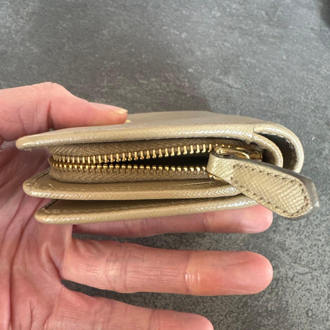 PRADA レザー 二つ折り財布 ベージュ