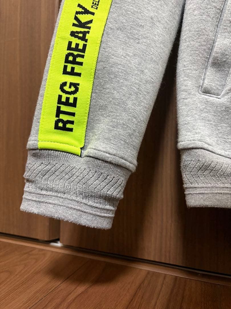 RTEG アダムスジャグラー グレー ジップパーカー Sサイズ 蛍光イエロー