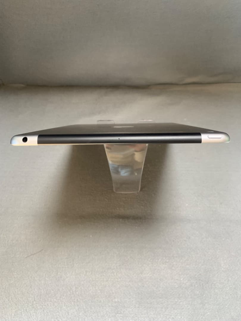 美品 SIMフリー iPad 第6世代 Cellularモデル 32GB