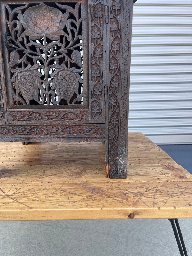 サイドキャビネット　花台