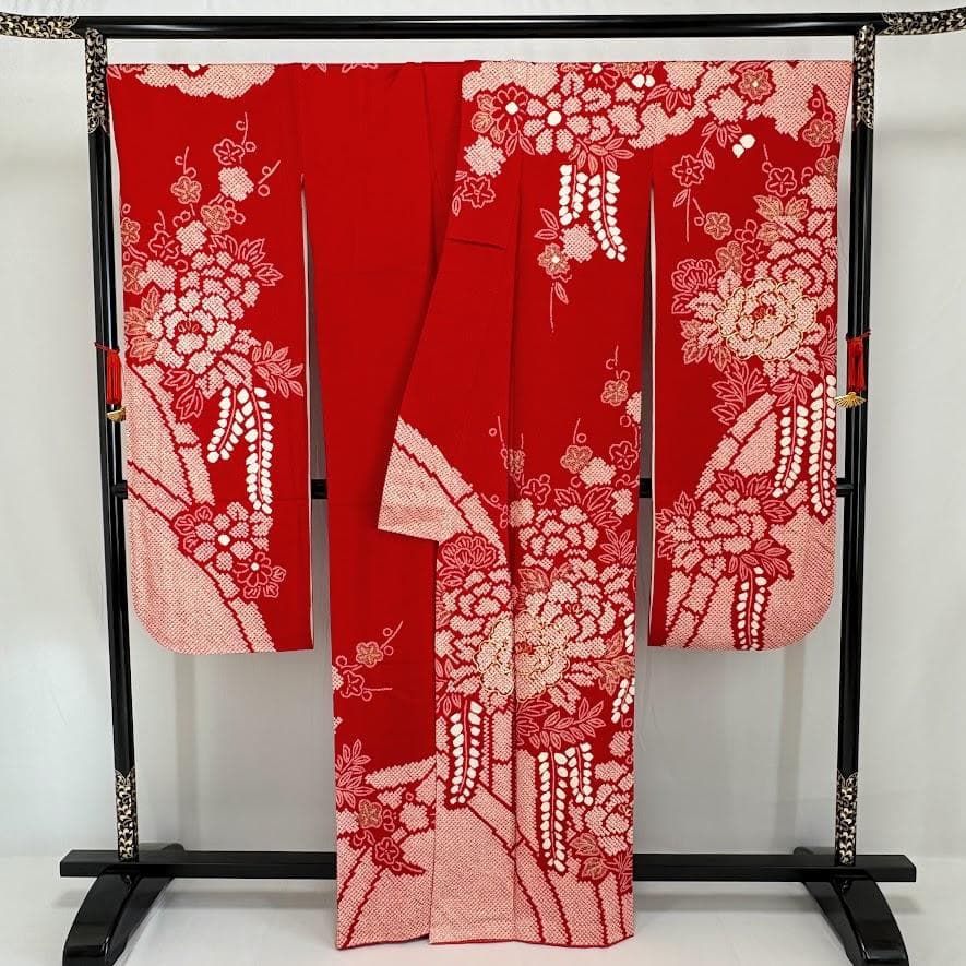 ゆりのはな　本振袖　総絞り　金駒刺繍　金彩入り　花柄　赤色系　正絹　K401