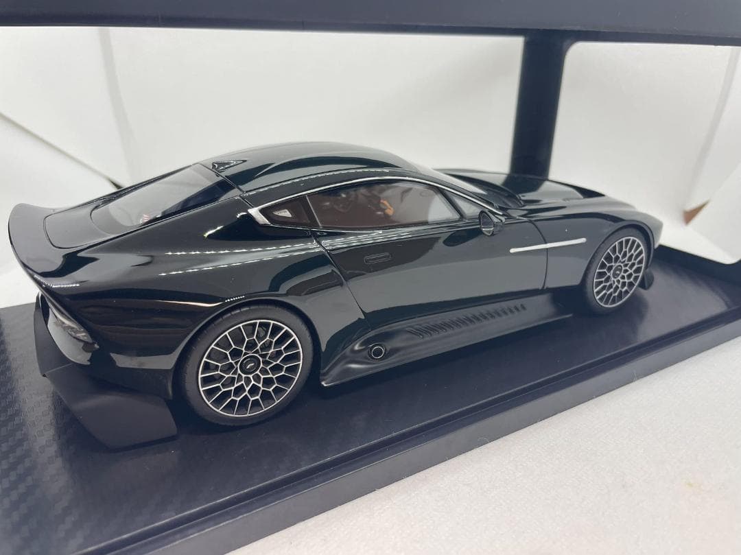 101-104 GT-Spirit 1/18 アストンマーティン Victor