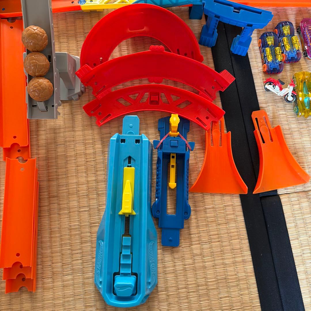 Hot Wheels トラックとミニカーセット