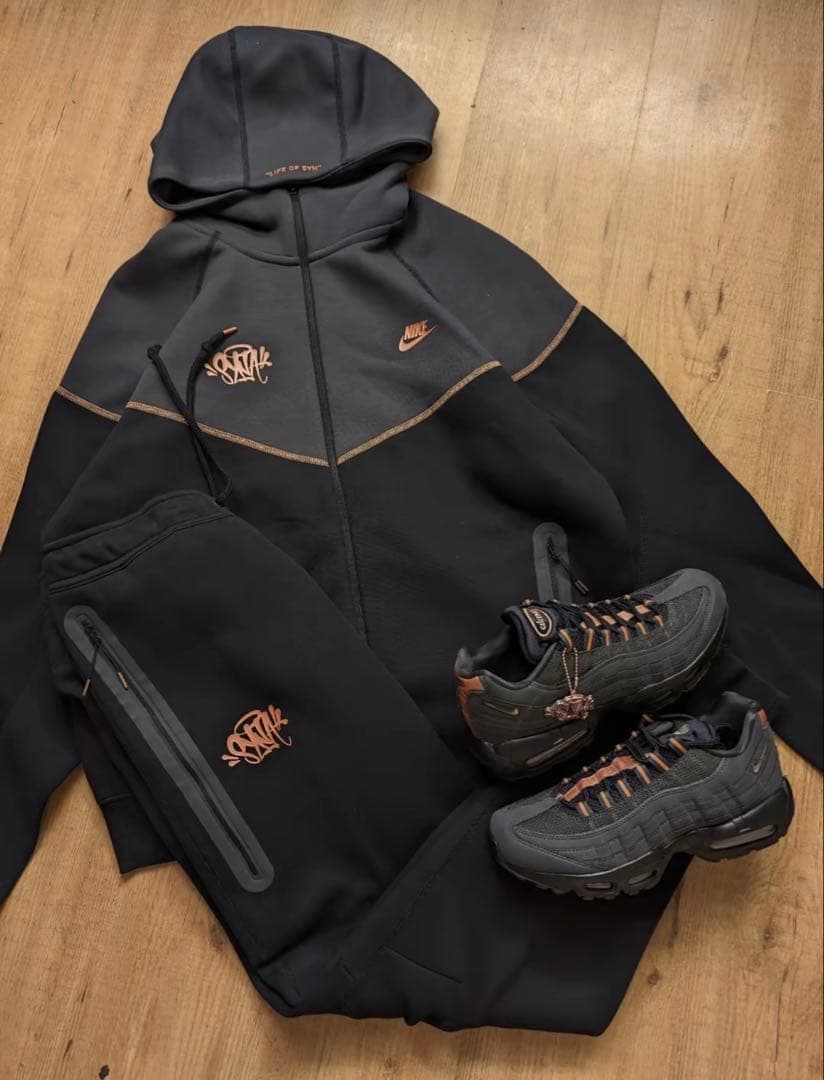 る*な様 ✨新品✨完全正規品✨Syna world NIKE セットアップテック