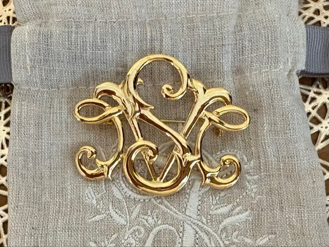 セブンテン　ロゴ　ブローチ