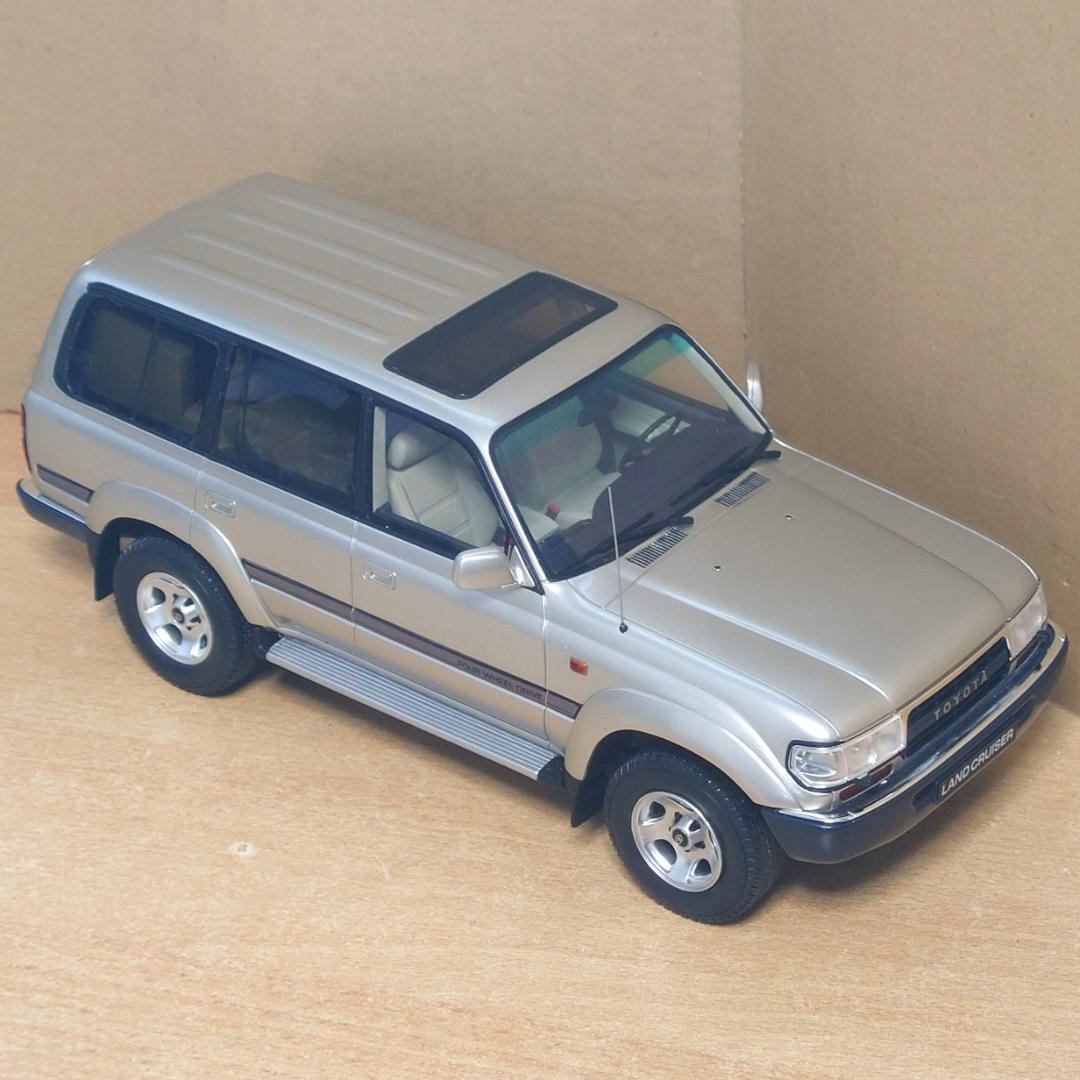 1/18 トヨタ ランドクルーザー HDJ80 1992 (ベージュ) 限定生産
