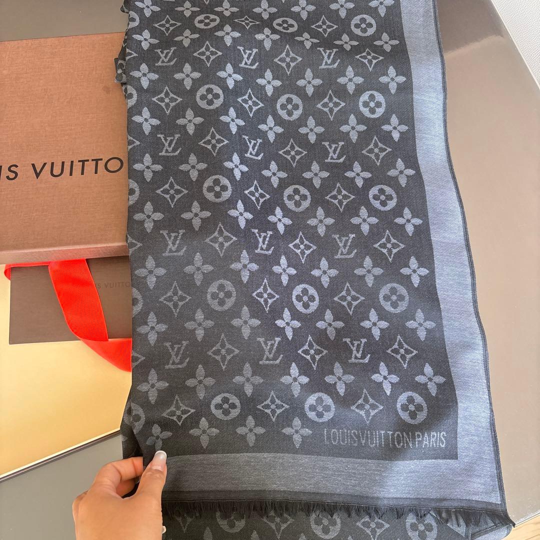 LOUIS VUITTON グレー マフラーノベルティ品