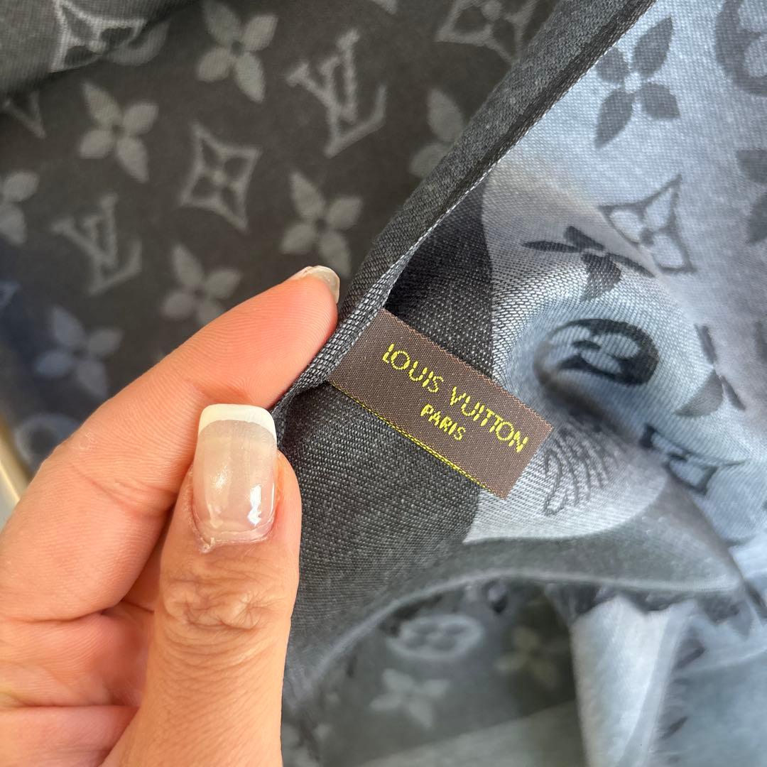 LOUIS VUITTON グレー マフラーノベルティ品