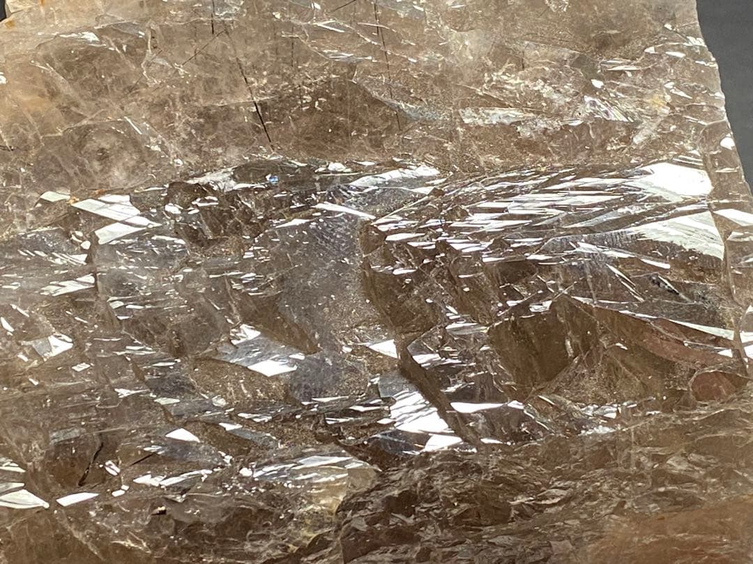 ザギマウンテンクォーツ　ザギ水晶　ザキ鉱山　923g