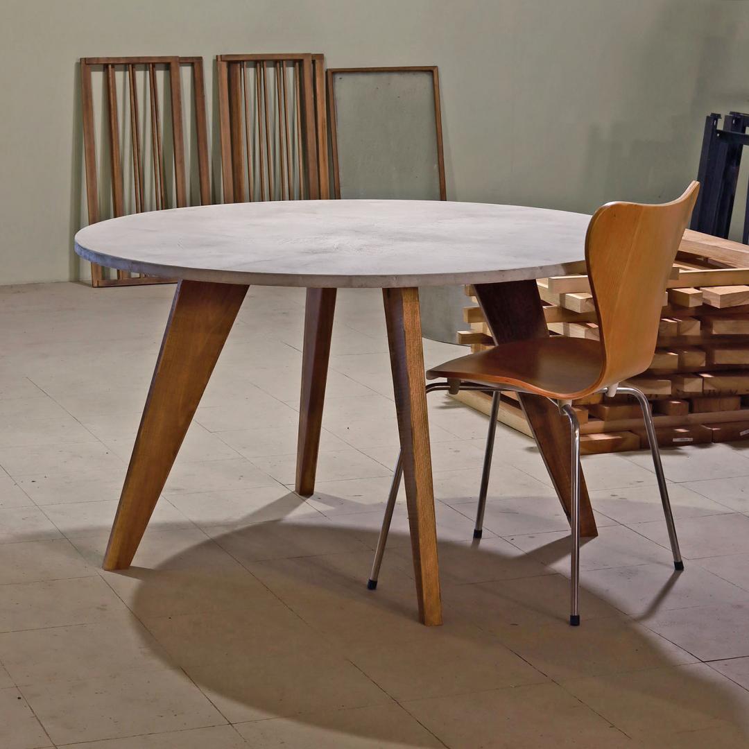 ラウンドテーブル｜ライトグレー｜Φ120cm｜薄塗りモルタル｜ダイニングテーブル