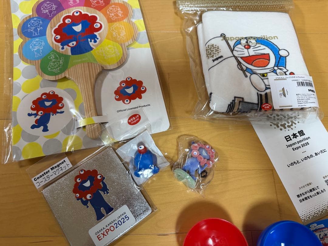 大阪万博　ミャクミャクお尻マグネット　藻キティアクリルスタンプ　ドラえもんタオル