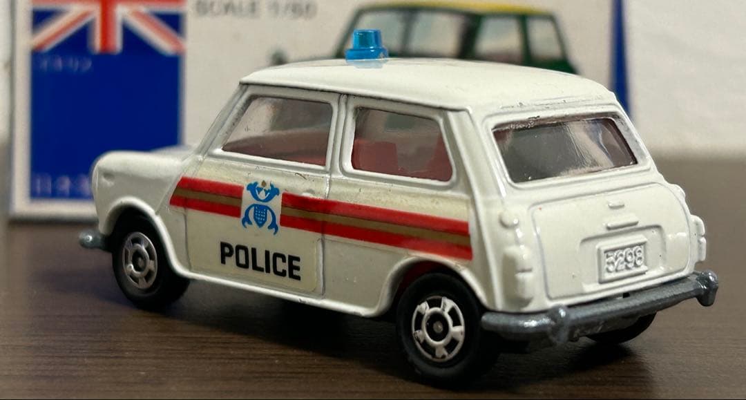 トミカ ミニクーパー ポリスカー ミニフェア