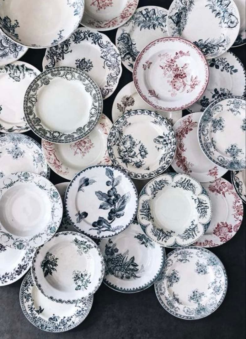 フランスヴィンテージプレートGIENジアン木蓮の花のモチーフ　刻印あり