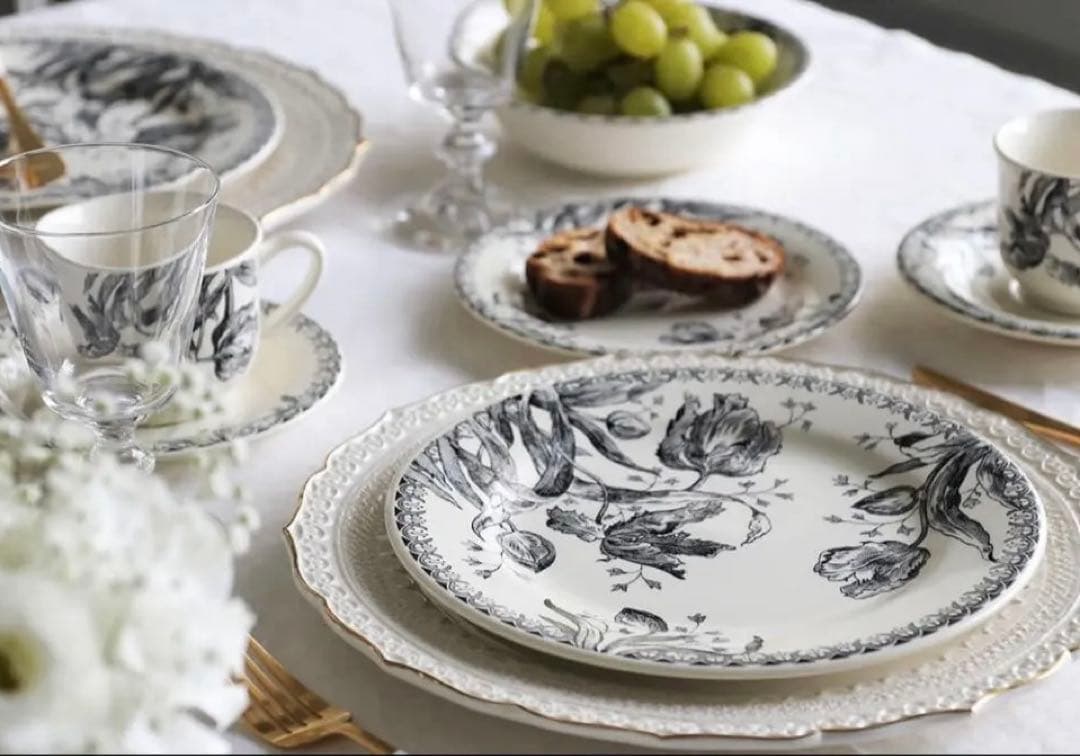 フランスヴィンテージプレートGIENジアン木蓮の花のモチーフ　刻印あり