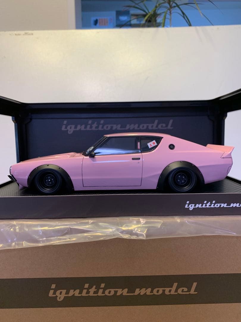 イグニッションモデル　1/18 LBWK ケンメリ ピンク　3214