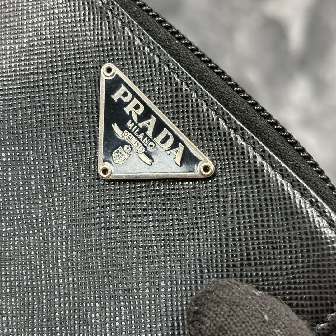 ✨極美品✨ PRADA ケース サフィアーノレザー ラウンド 三角 黒