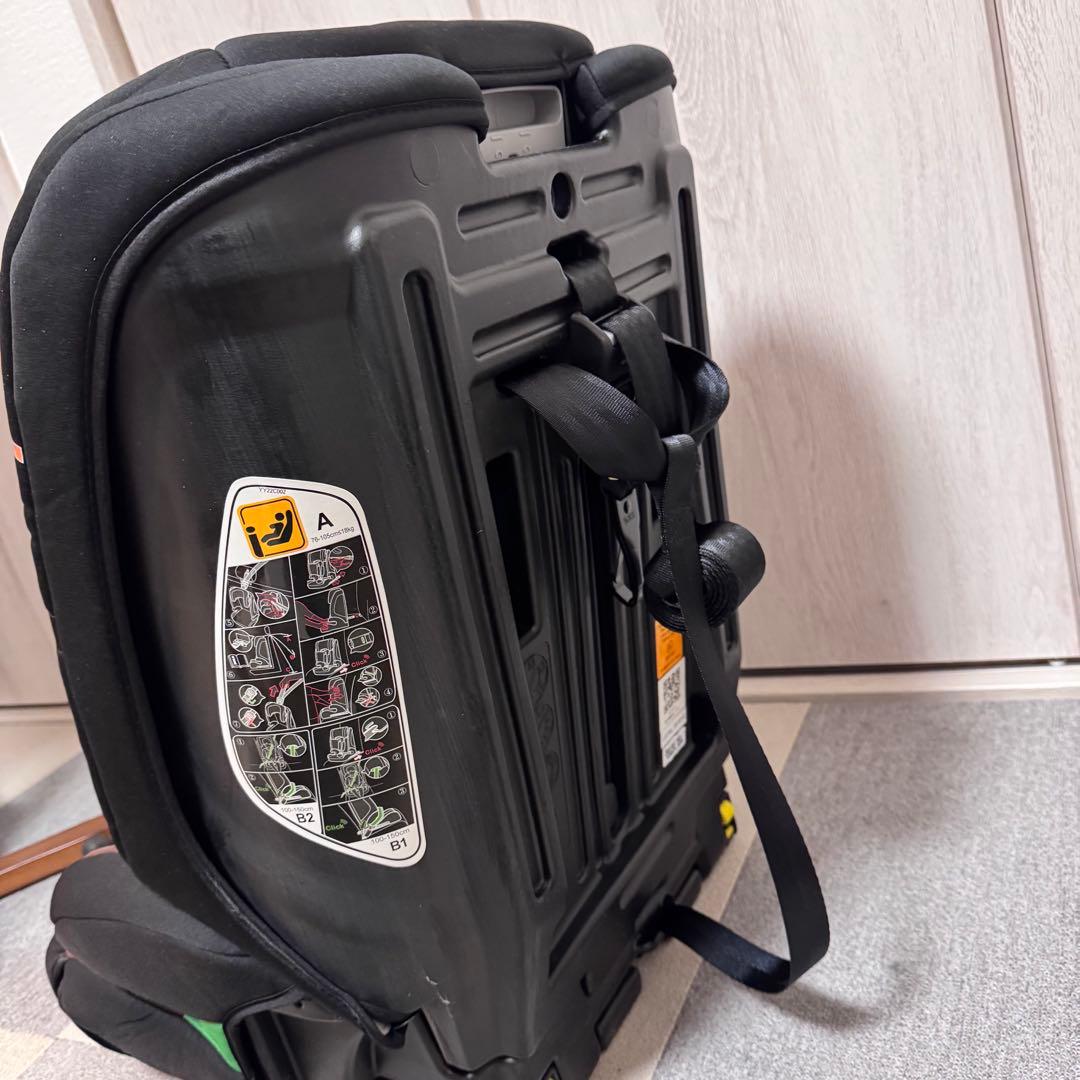 美品　ネビオジュニアシート清掃済み ISOFIXガイドカップ、シート保護マット