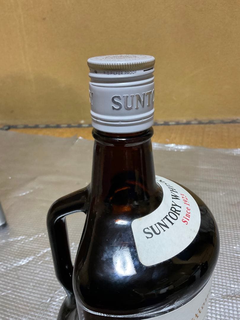 SUNTORY・WHISKY・WHITE。since 1923 1920ml。