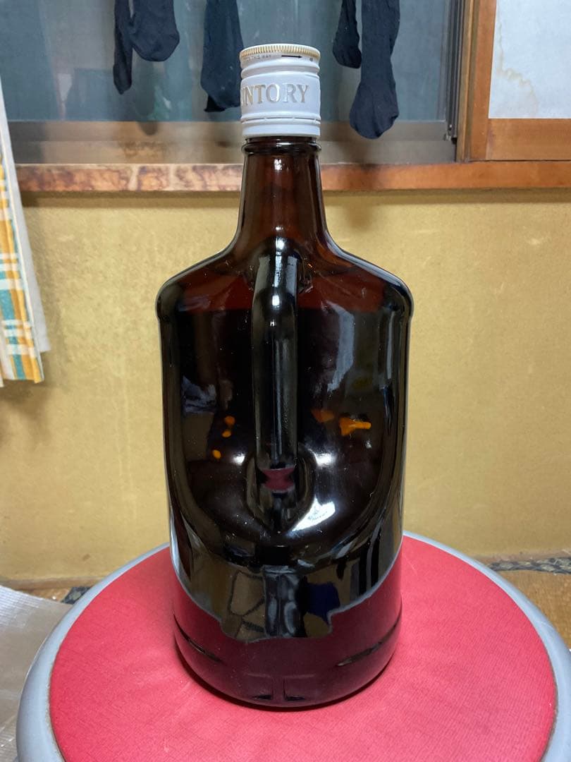 SUNTORY・WHISKY・WHITE。since 1923 1920ml。