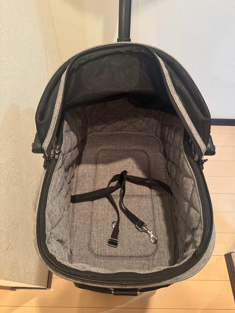 エアバギーフィットウィズ　アースグレー