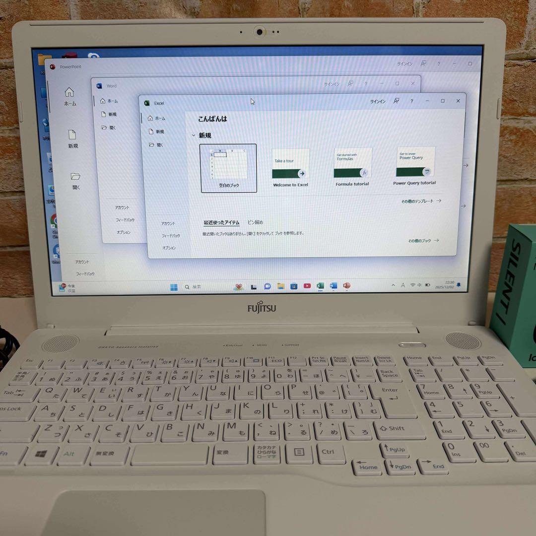 美品　富士通ノート PC 高速起動SSD256GBメモリ8G Windows11