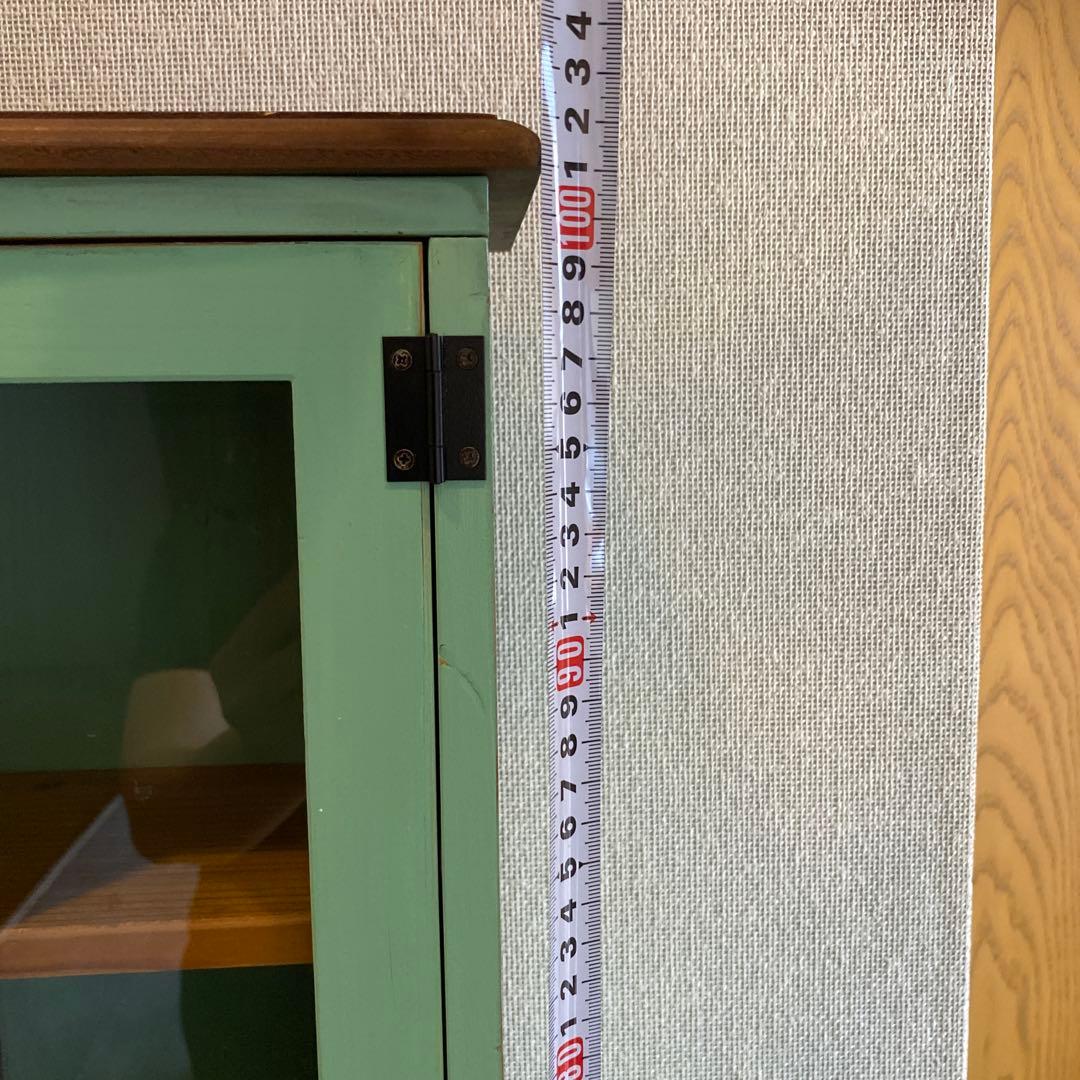 ③ アンティーク棚　子供部屋