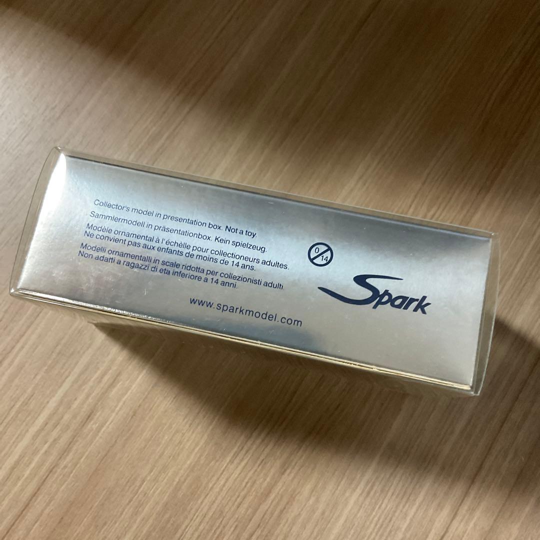 Mercedes CLR 1/43スケール ミニカー ケース付き