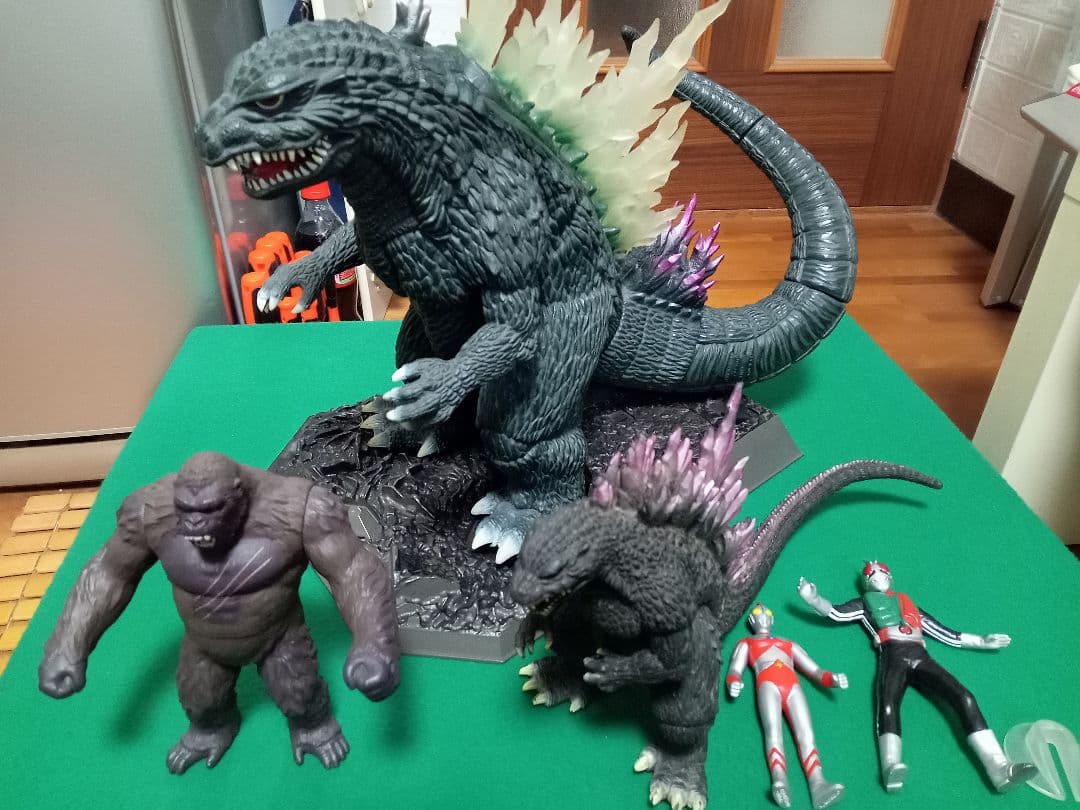 ゴジラ2体・キングコング・ウルトラマン、仮面ライダー フィギュアセット美品