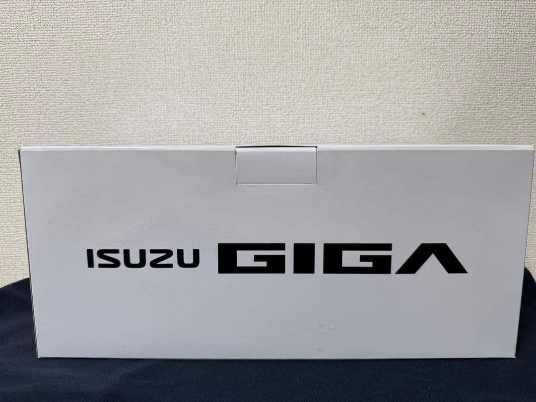 【新品未開封】ISUZU GIGA 1/43 ミニカー　トラック